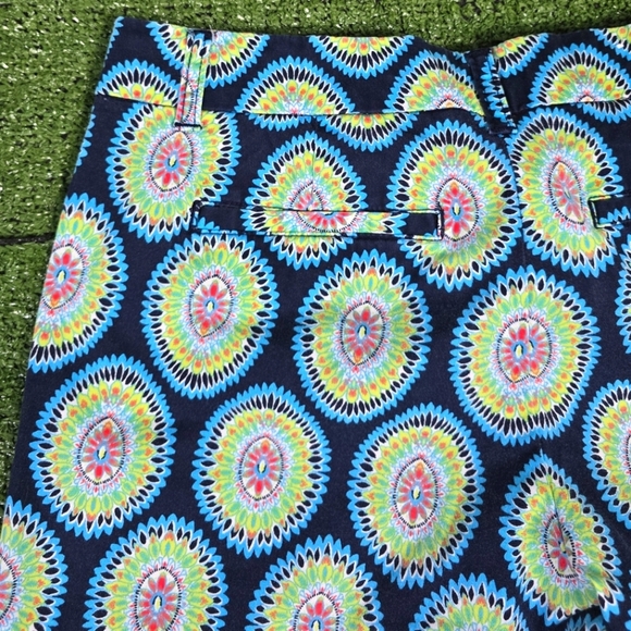 CROWN & IVY | 98% COTTON BLEND PREPPY PEACOCK FLORAL SHORTS - Picture 9 of 13